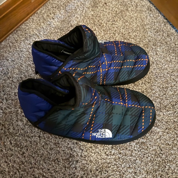 The North Face Shoes - The North Face Thermoball Traction Booties sz 5
